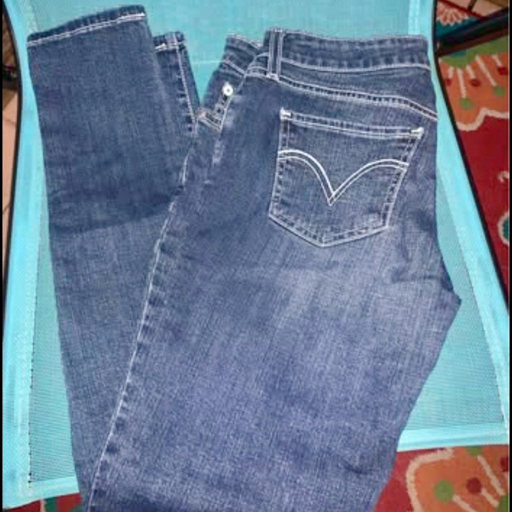 Women’s/juniors Very nice Levi’s skinny stretch 535 leggings jeans.  Size 13.